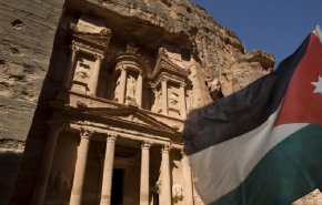 رئيس مركز دراسات أردني: 30 تمثالا اردنيا تستحوذ عليهم بريطانيا
