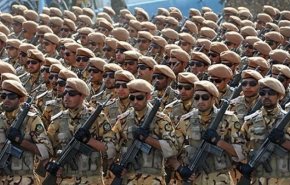 الجيش الايراني : يوم الجمهورية الاسلامية ورقة ذهبية ومتلألئة في تاريخ البلاد 