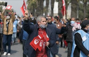 تونسيون يحتجون أمام السفارة الإيطالية في بلادهم..والسبب؟