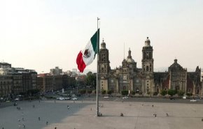 مكسيكيان يتحايلان بطريقة مبتكرة للحصول على لقاح كورونا