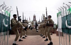 وزير باكستاني يندد بمشروع قانون يعاقب منتقدي الجيش بالسجن