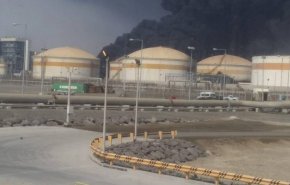 بالصور.. حريق ضخم في أحد خزانات الوقود بمحطة توليد 'رابغ' بالسعودية