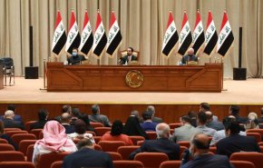 نواب عراقيون يعتزمون جمع تواقيع لمناقشة استقطاعات رواتب الموظفين