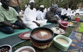 شاهد..مشروب رمضاني، يجمع السودانيين خلال شهر الصوم
