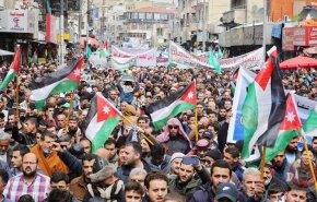 مسيرة حاشدة بالاردن تطالب الحكومة بطرد السفير الاسرائيلي