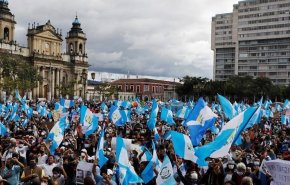 غواتيمالا.. مطالبات باستقالة الرئيس بسبب كورونا!
