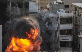الكيان إلاسرائيلي يدمر برج الجلاء وسط غزة
