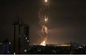 بالفيديو: اصابة مباشرة في بئر السبع بصاروخ اطلق من غزة