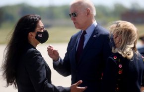 بايدن يهدد صحفيا بدهسه لدى سؤاله عن 