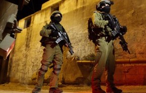 الاحتلال يعتقل 19 فلسطينيًا من الضفة والقدس