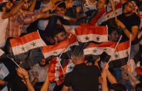حشود من طلاب جامعة دمشق يحتفلون بفوز الأسد
