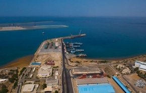 إيران تنفذ أول عملية نقل نفط عبر خط أنابيب يلتف على مضيق هرمز