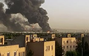 بالفيديو: حريق بأحد خطوط الطوارئ للغاز الطبيعي جنوب طهران