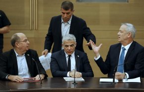 لابيد يقترب من الاطاحة بنتنياهو