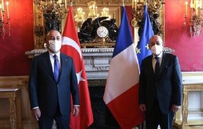 تركيا وفرنسا تبحثان الملف الليبي وقمة الناتو
