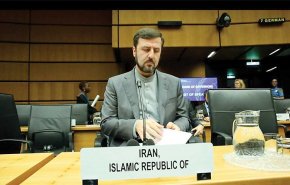 غريب آبادي: لا تتوقعوا أن تواصل إيران الوفاء بالتزاماتها النووية