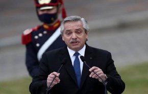 الرئيس الأرجنتيني يعتذر بعد تصريح مسيء للبرازيليين