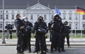 تفكيك وحدة شرطة فرانكفورت في ألمانيا إثر تحقيق بشأن التطرف 
