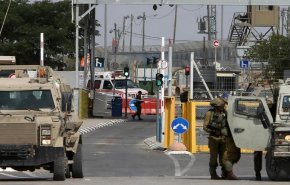 الاحتلال يعتقل فتاة فلسطينية على حاجز قلنديا شمال القدس