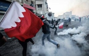 شاهد .. سياسي بحريني: السعودية والإمارات لا توافقان على مطالب الشعب البحريني 