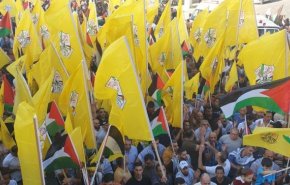 مسيرة لحركة فتح في الخليل دعما للسلطة الفلسطينية 