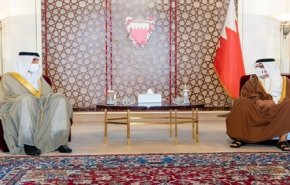 ولي العهد البحريني يستقبل سفير بلاده لدى الإحتلال