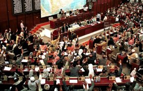 البرلمان اليمني يسقط عضوية 39 عضوا بتهمة الخيانة العظمى وتأييد العدوان
