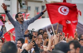 تونس: مظاهرات قرب البرلمان تطالب بحلّه ورحيل الحكومة