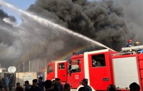 الدفاع المدني العراقي يخمد حريقا كبيرا اندلع جنوب بغداد 
