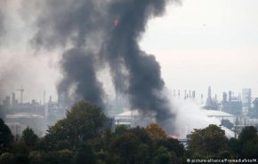 شاهد..إصابة شخصين وفقدان 5 آخرين في انفجار مصنع للكيماويات بـألمانيا