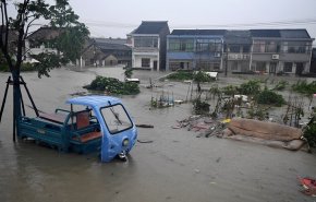 ارتفاع عدد ضحايا فيضانات وسط الصين إلى 99 قتيلا
