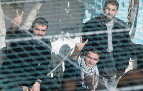 17 أسيرا بسجون الإحتلال يواصلون إضرابهم المفتوح عن الطعام