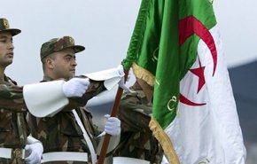 
الجيش الجزائري يلقي القبض على أحد الإرهابيين ويضبط كميات ضخمة من الذخيرة