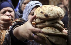 هاشتاغ.. رفع سعر رغيف الخبز في مصر