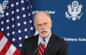 السفير الأمريكي في أفغانستان ينفي فراره من كابل
