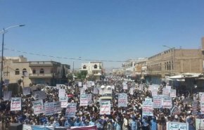 اليمنيون في مسيرة يوم عاشوراء: تضحياتنا في وجه المعتدين هي امتداد لتضحيات كربلاء