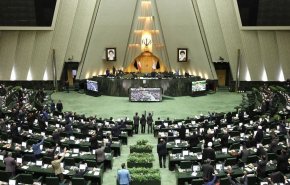 البرلمان الايراني يواصل مناقشة أهلية الوزراء الجدد