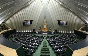 شاهد: تحت قبة البرلمان الايراني.. الوزراء المرشحون يترقبون التصويت