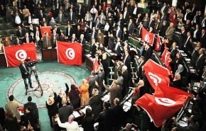 تمديد تعليق البرلمان التونسي يمدد الازمة السياسية