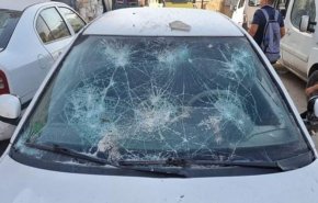 بالصور.. المستوطنون يواصلون استفزاز الفلسطينيين بتحطيم سياراتهم