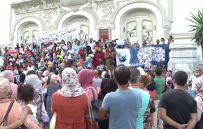 شاهد..احتجاجات في تونس ضد الأوضاع الاجتماعية