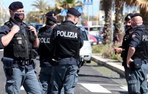 رجل ايطالي يضرب شرطيا كي يدخل السجن لهذا السبب!