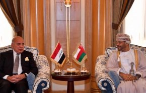 وزير خارجية العراق يبحث تطوير العلاقات مع نظيره العماني
