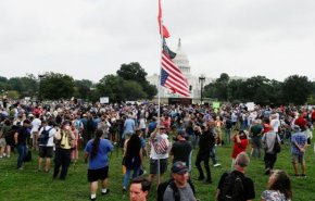 درگیری هواداران و مخالفان ترامپ در مقابل کنگره آمریکا + عکس