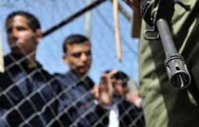 شاهد.. عيون أسرى الفلسطينيين وعوائلهم تتجه نحو المقاومة 