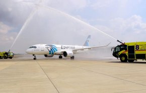 أول طائرة تجارية لشركة الطيران المصرية تهبط في 'تل أبيب'