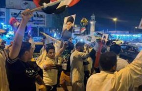 بالفيديو.. انصار التيار الصدري يحتفلون في شوارع النجف الاشرف