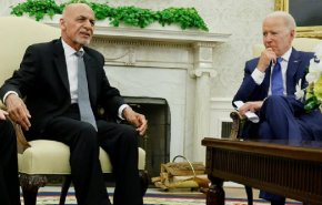 خلیلزاد: اشرف غنی فکر می‌کرد آمریکا هرگز افغانستان را ترک نمی‌کند
