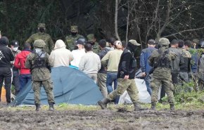 أزمة المهاجرين.. بولندا تنشر آلاف الجنود على حدودها مع بيلا روسيا