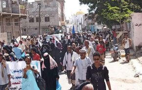 اليمن: أبناء لحج يتظاهرون للإحتجاج على إنهيار الوضع الإقتصادي